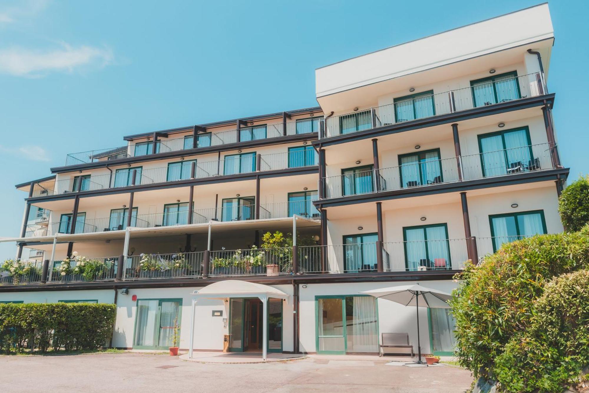 Ahg Riva Del Sole Hotel - Adults Only Moniga del Garda Exterior foto
