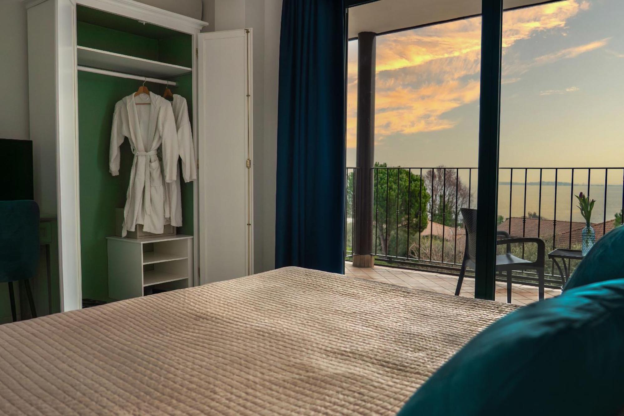 Ahg Riva Del Sole Hotel - Adults Only Moniga del Garda Exterior foto