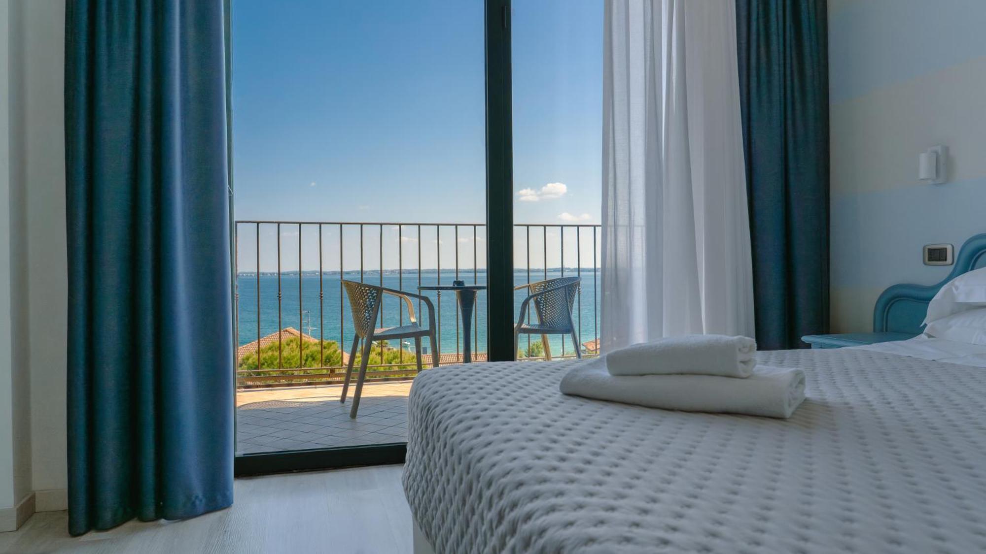 Ahg Riva Del Sole Hotel - Adults Only Moniga del Garda Exterior foto