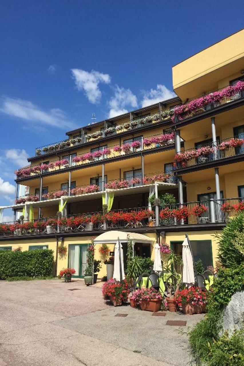 Ahg Riva Del Sole Hotel - Adults Only Moniga del Garda Exterior foto